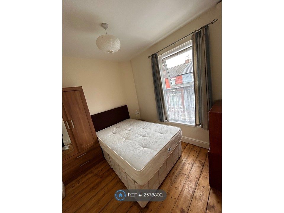 Property photo 3 of 7 Small Double