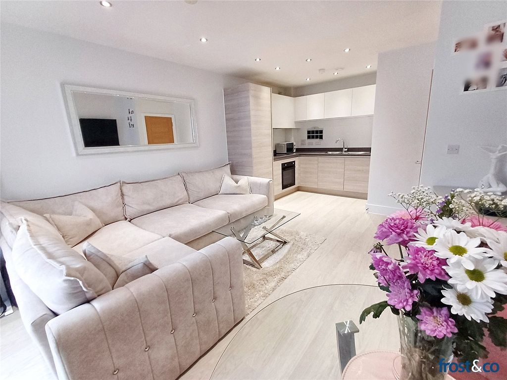Property photo 1 of 10 Lounge