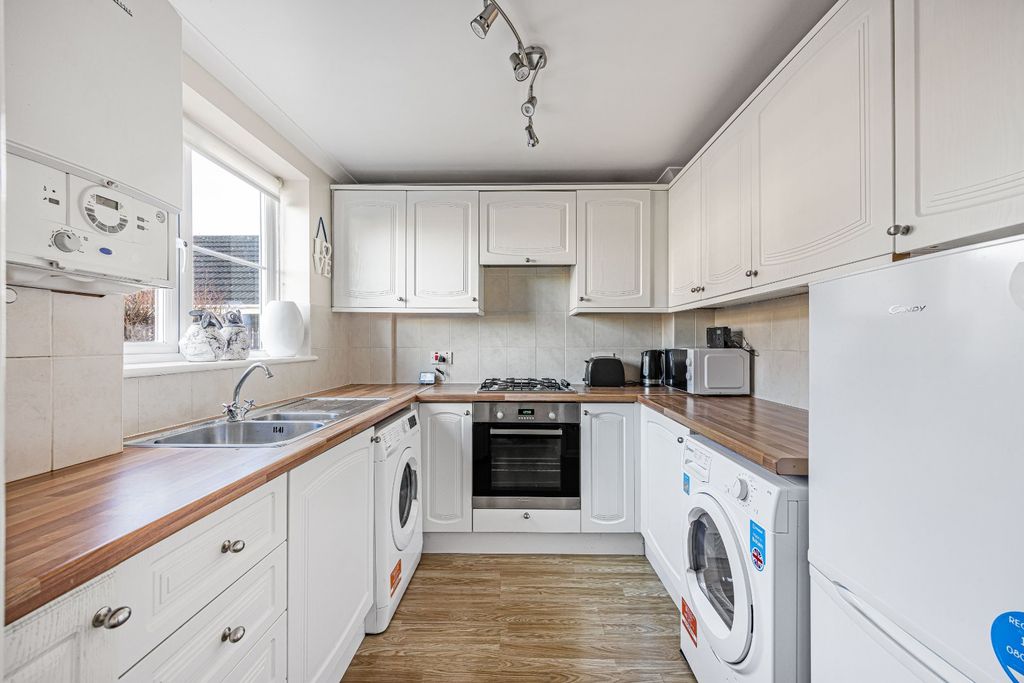 Property photo 3 of 15 Kitchen