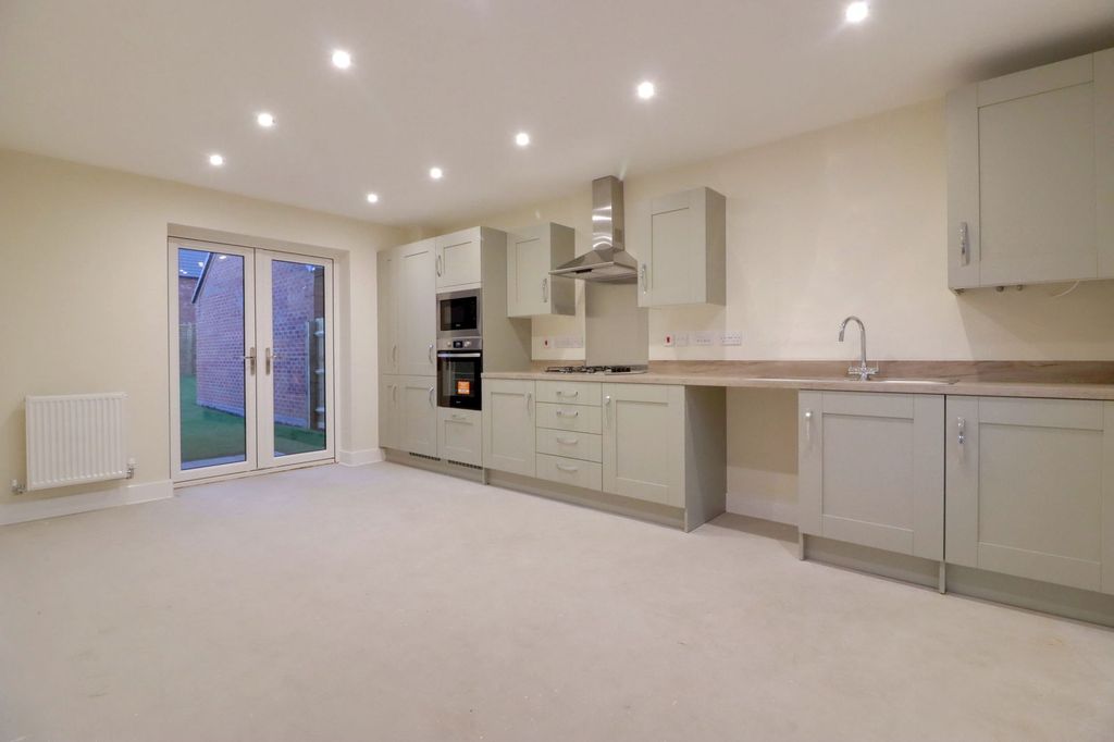 Property photo 2 of 23