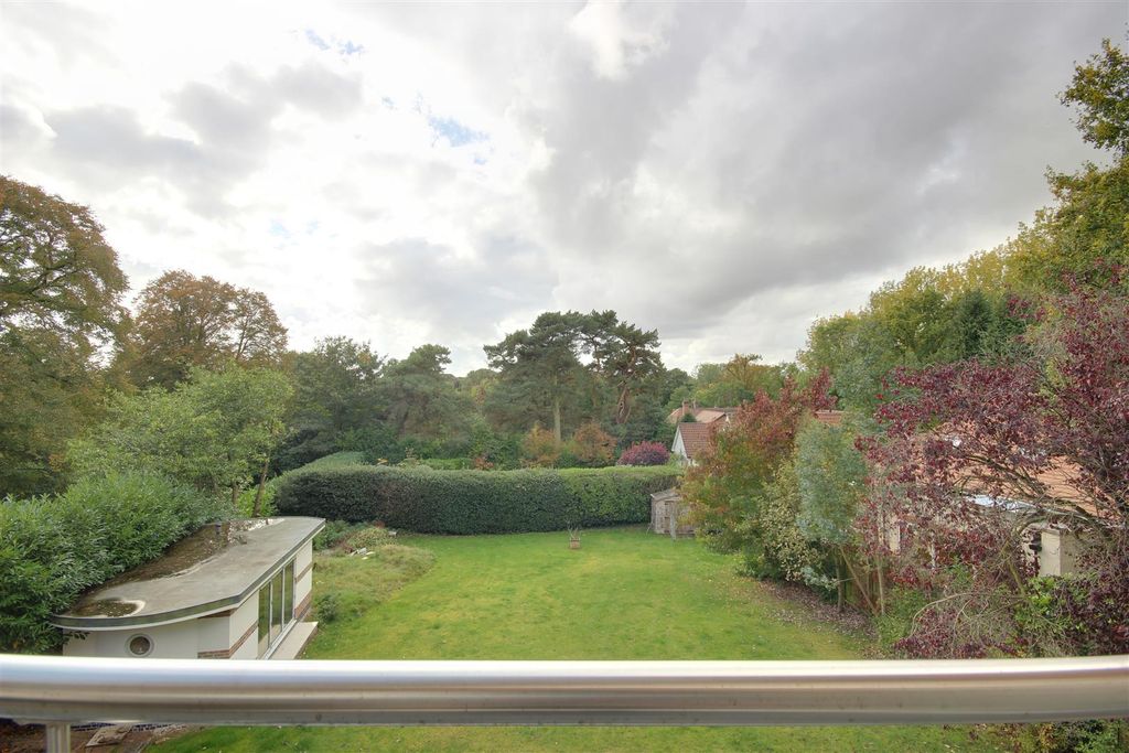 Property photo 3 of 17 Balcony