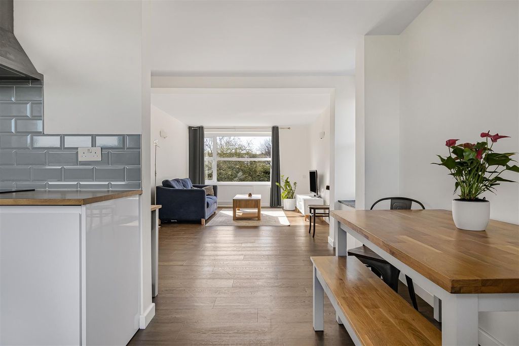 Property photo 2 of 16 6_74674.Jpg