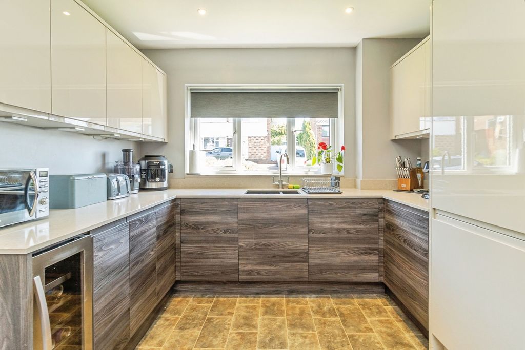 Property photo 3 of 31 Pbox-Img.Jpg