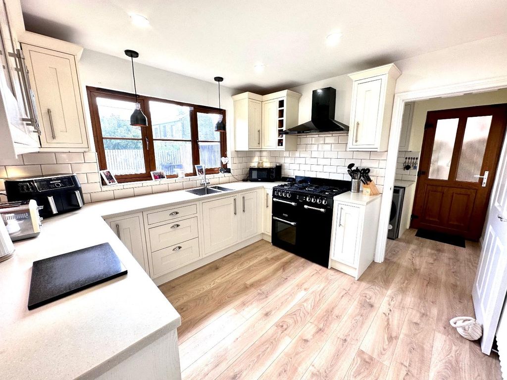 Property photo 3 of 29 Kitchen