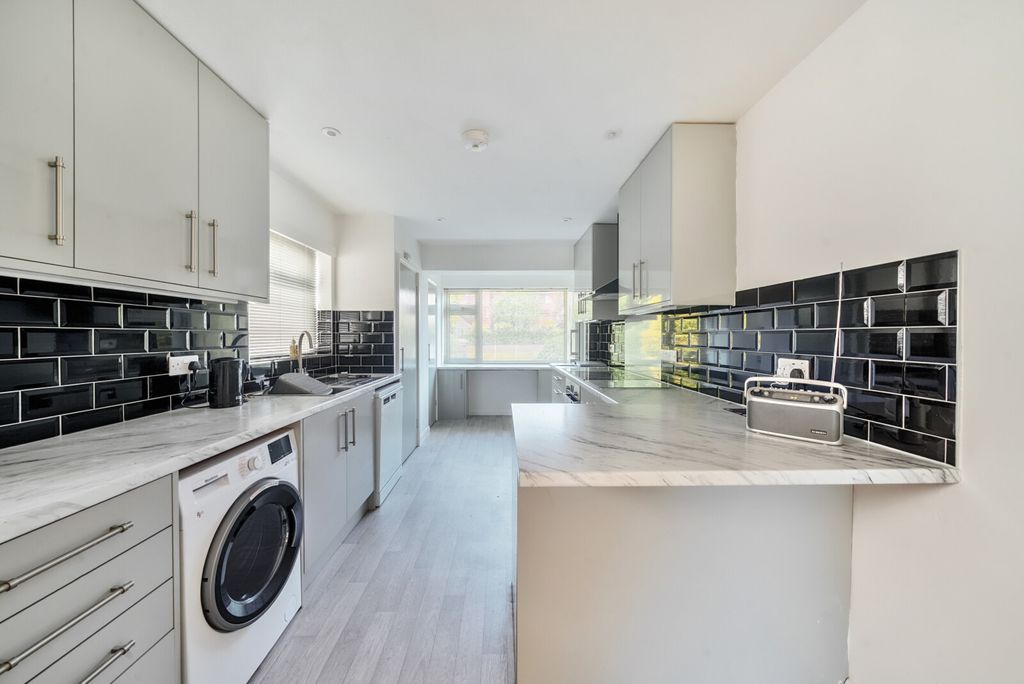 Property photo 2 of 15 1313717-6-6852A20...