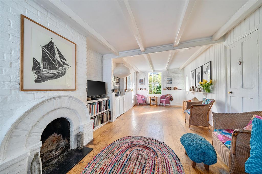 Property photo 2 of 20 Island Wall, Whitstable