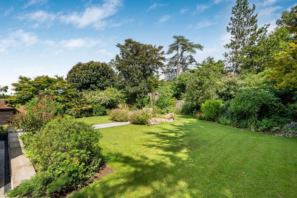 Property photo 3 of 33 Garden