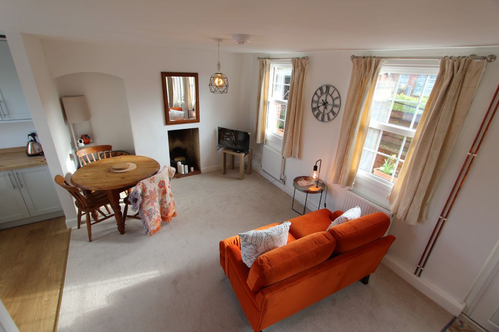 Property photo 2 of 11 Living/Dining Room