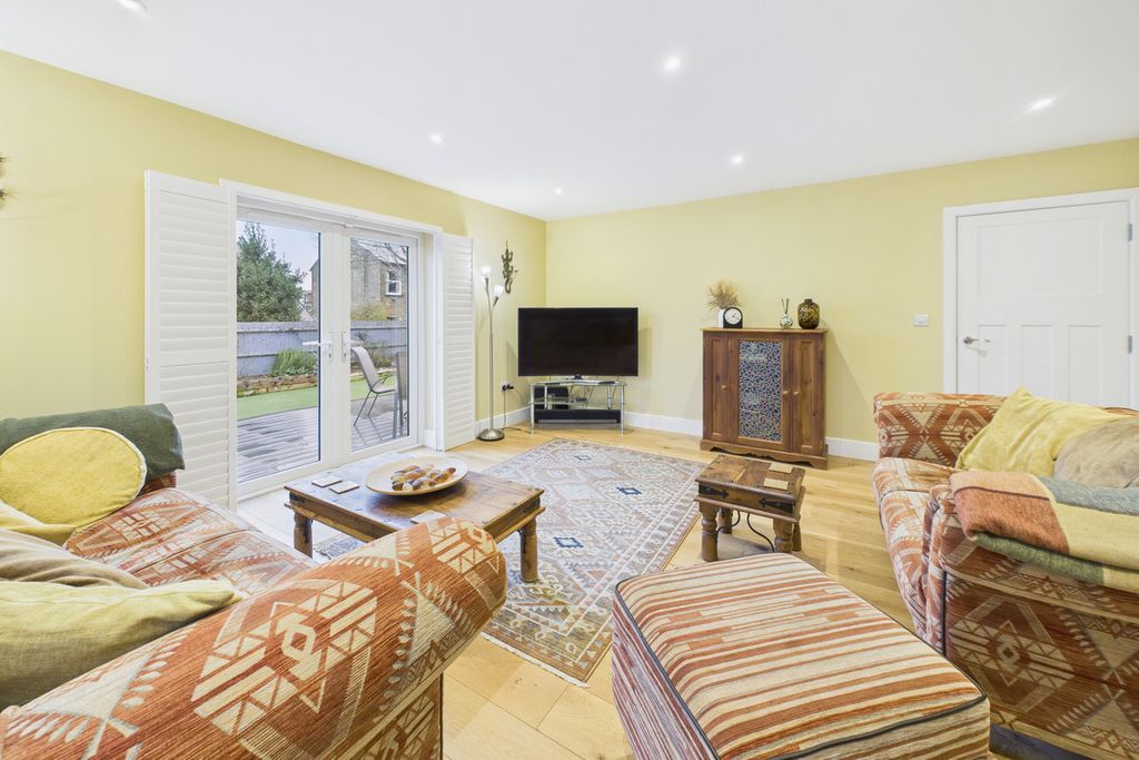 Property photo 2 of 25