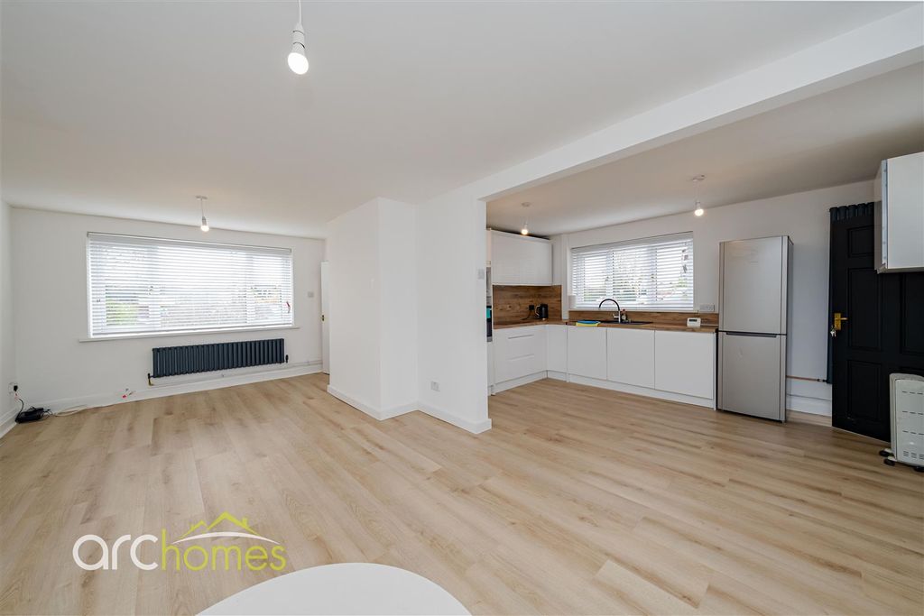 Property photo 3 of 19 Tennyson-6.Jpg