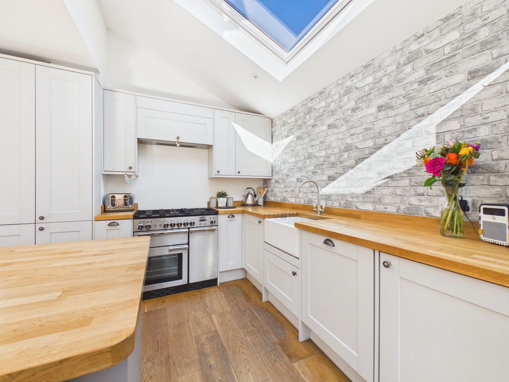 Property photo 2 of 24 Cam01984G0-Pr0573-Still005