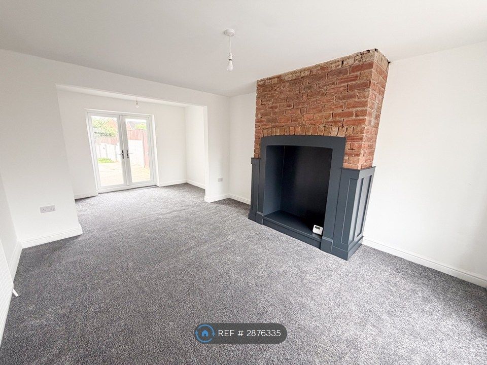 Property photo 3 of 26 Sitting Room / Dining Room