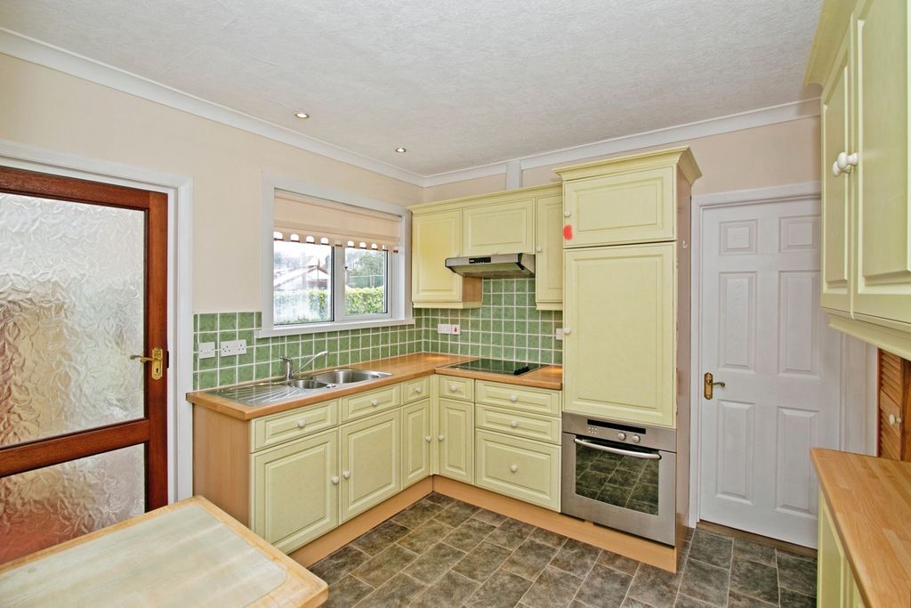 Property photo 3 of 45 Kitchen