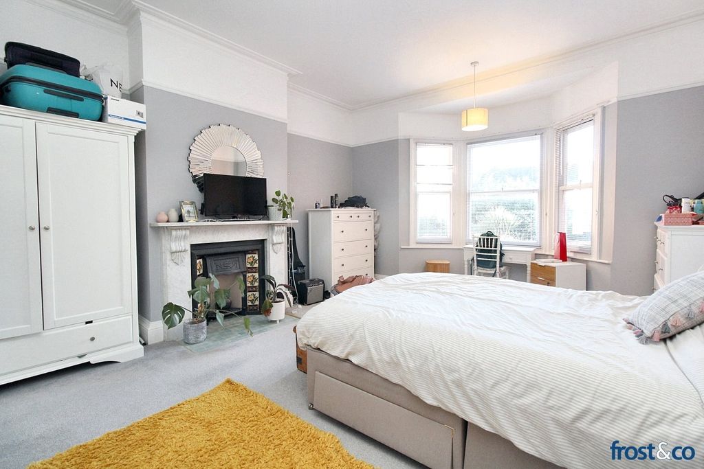 Property photo 3 of 9 Bedroom