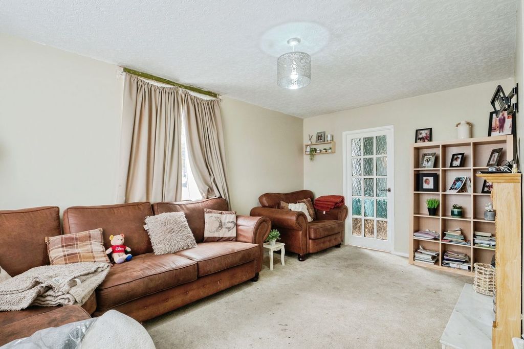 Property photo 2 of 17