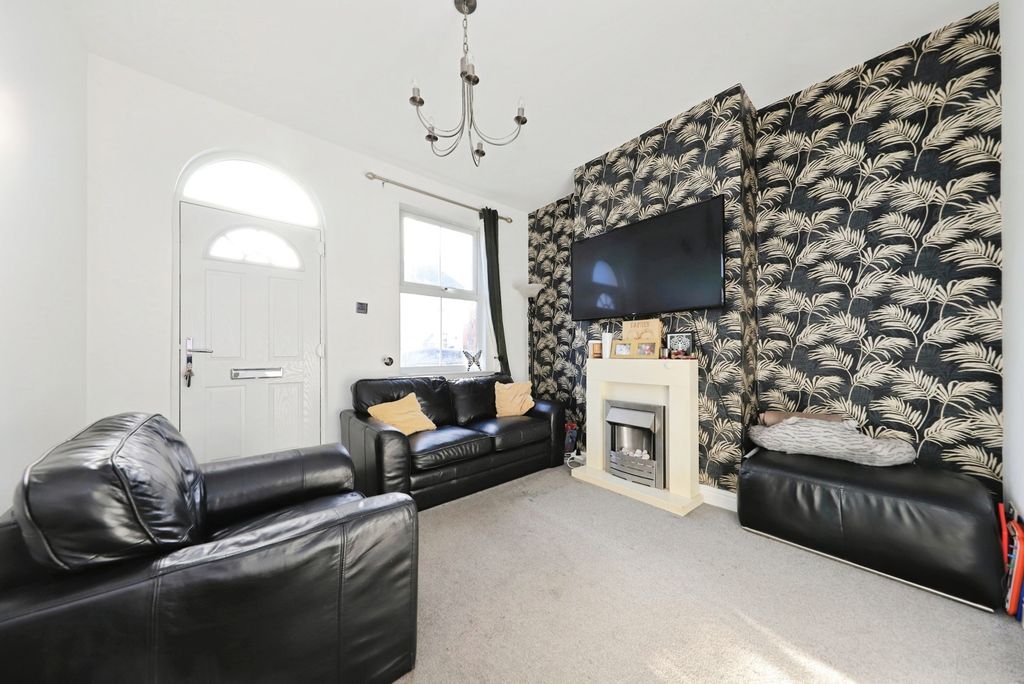 Property photo 3 of 17 Photo