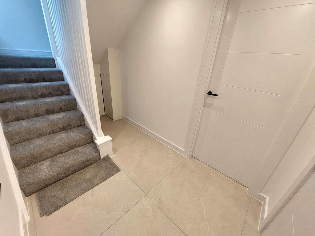 Property photo 2 of 25