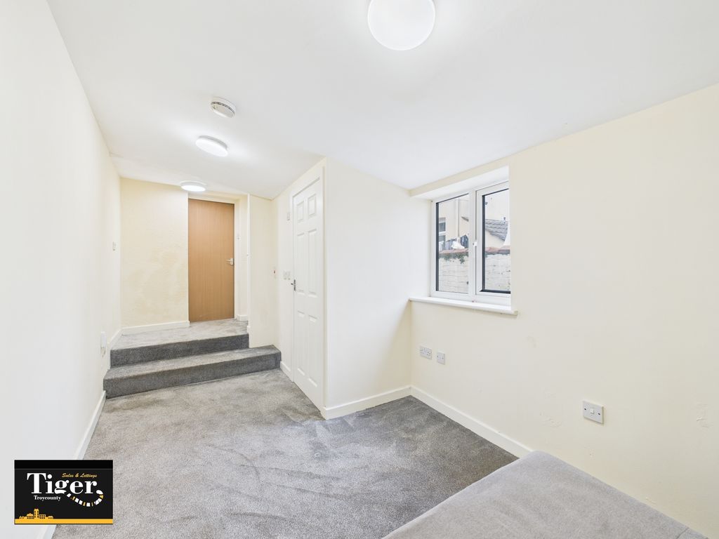 Property photo 3 of 9 Cam03440G0-Pr0491-Still003