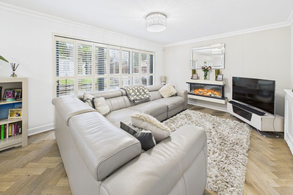 Property photo 2 of 21