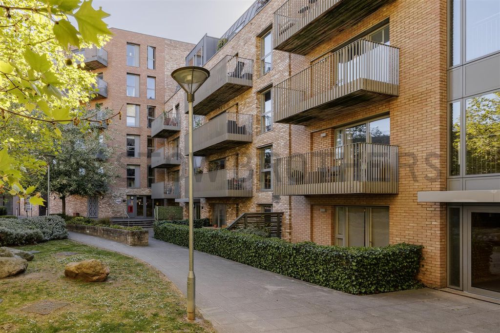 Property photo 1 of 41