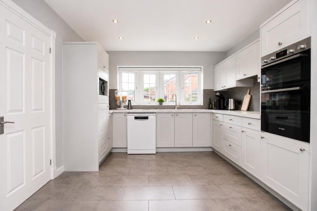 Property photo 2 of 18 13d4d978-7165-4E35-91Cf-9913225Ca56d.Png