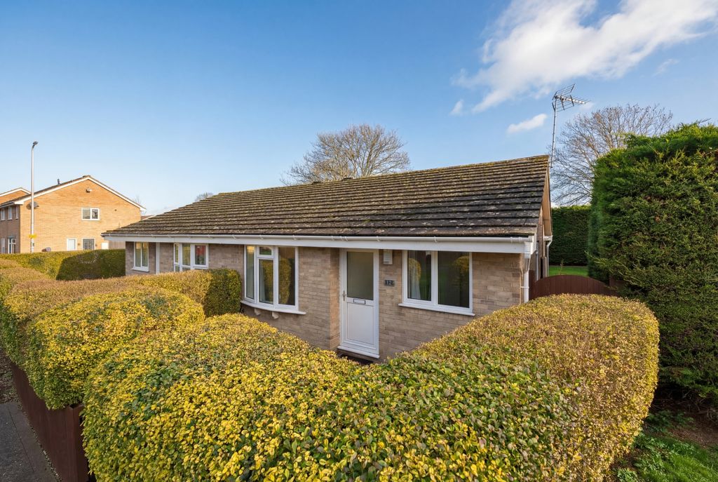 Property photo 1 of 17 2 Bed Semi-Detached Bungalow For Sale