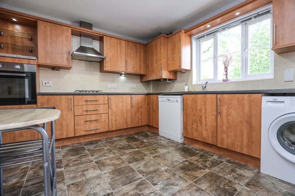 Property photo 2 of 21 Dining Kitchen