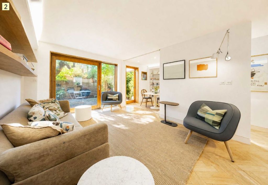 Property photo 2 of 11