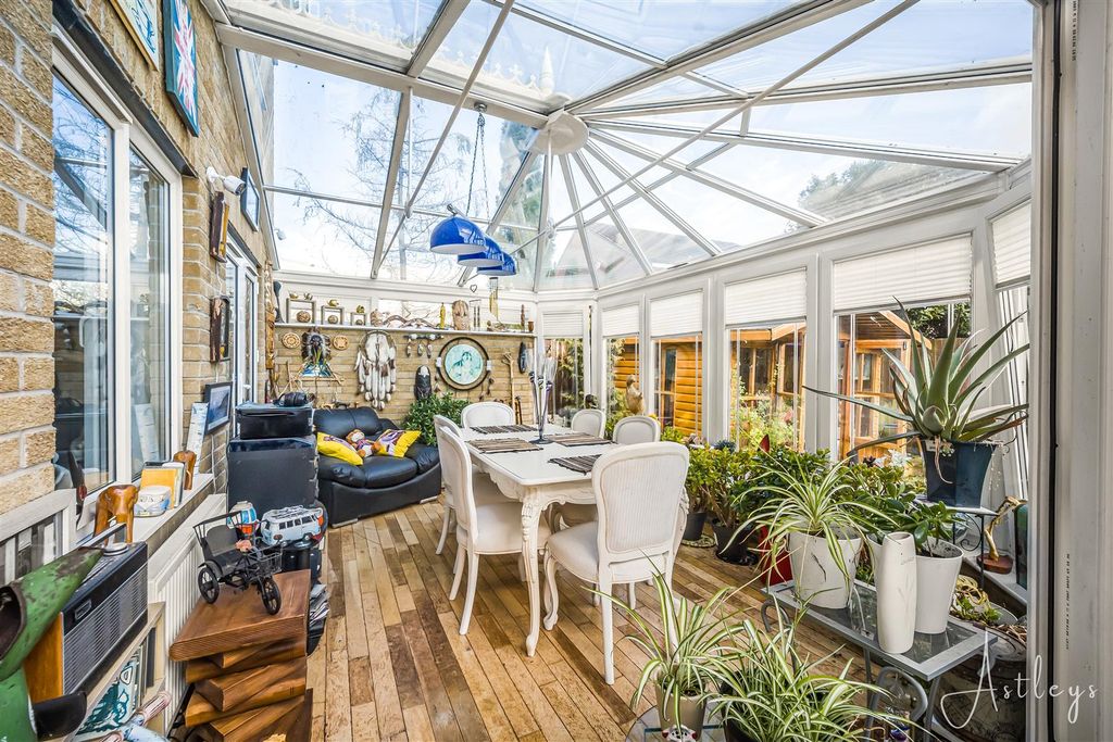 Property photo 3 of 23 Conservatory