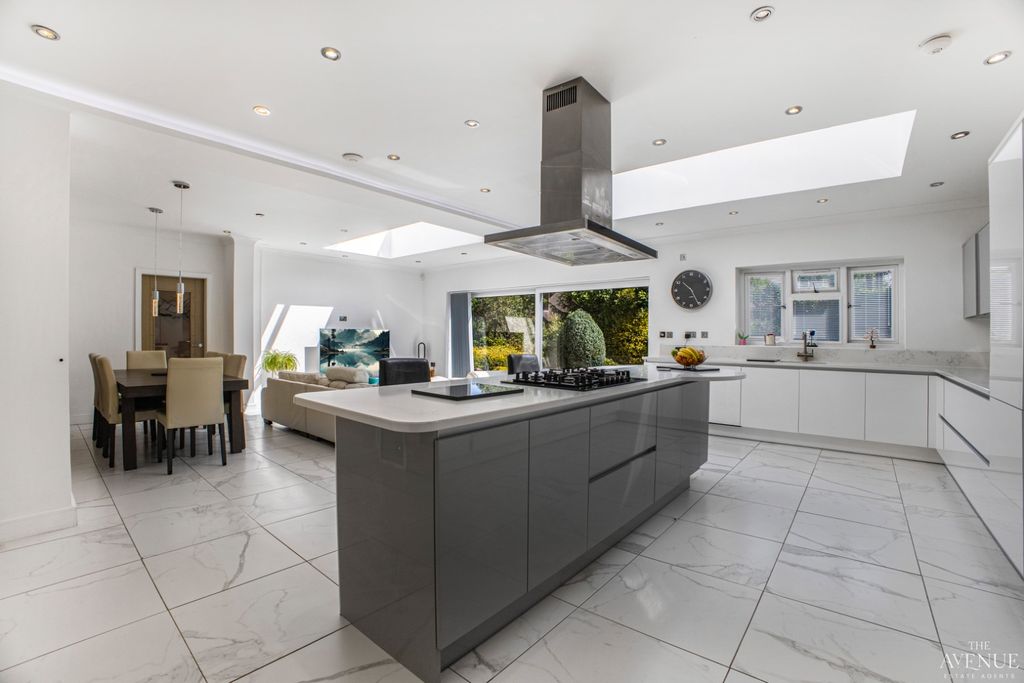 Property photo 2 of 44 4217166