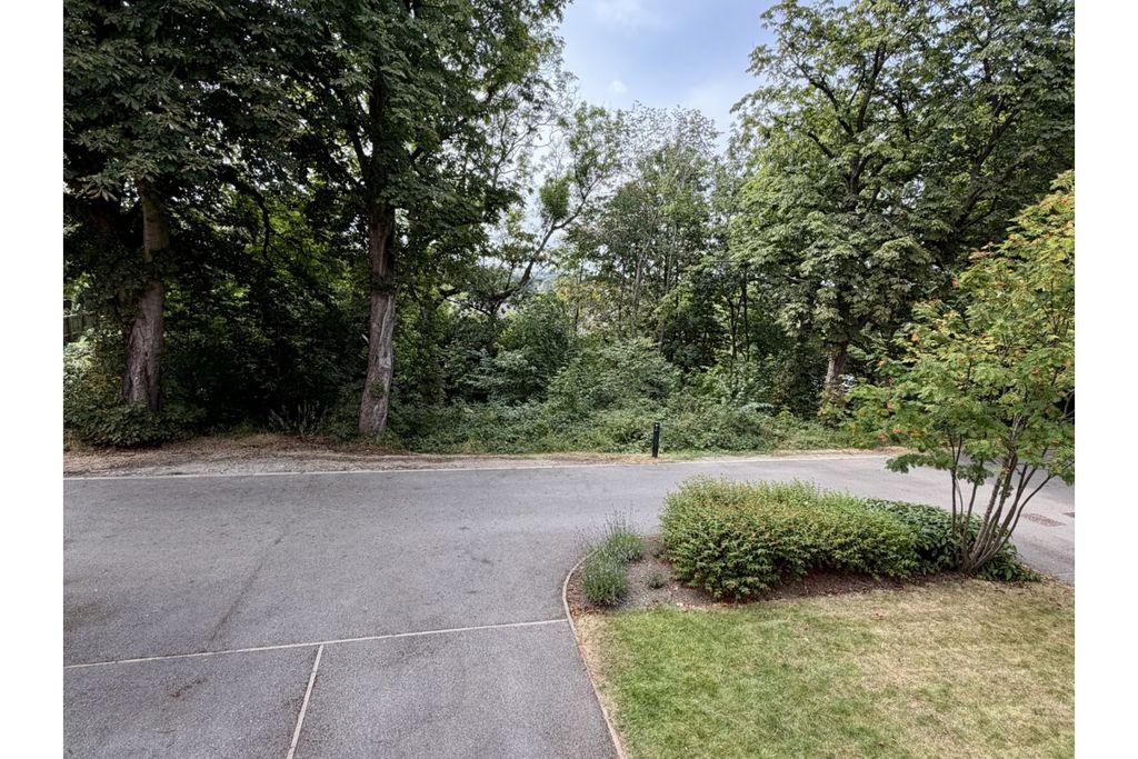 Property photo 2 of 25