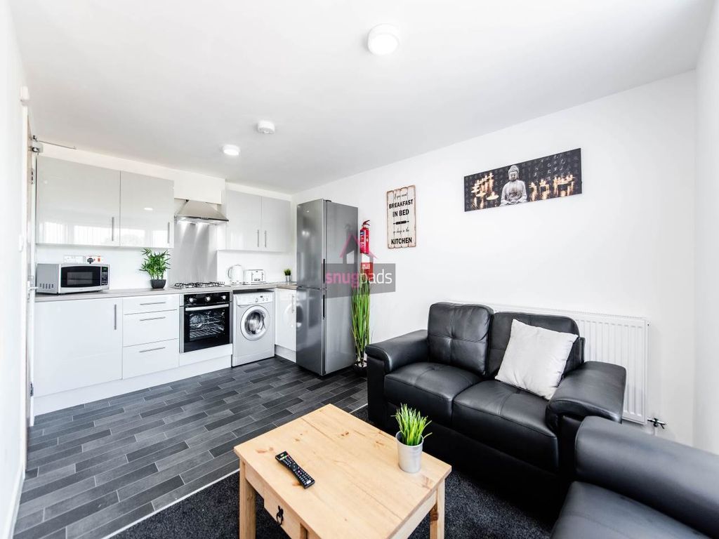 Property photo 2 of 8 Bright, Modern Open-Plan Living Area With A Comfor...