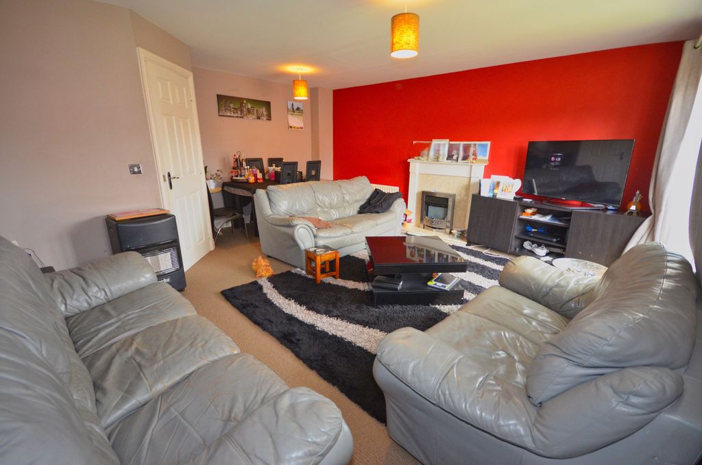 Property photo 2 of 11