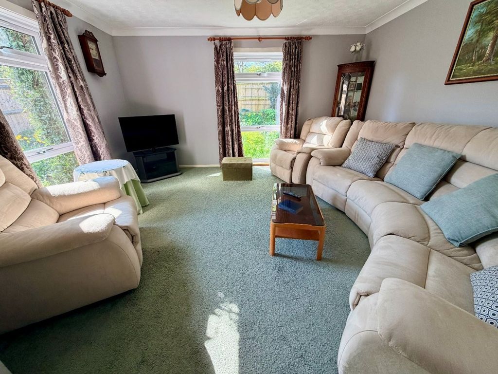 Property photo 2 of 17 Sitting Room