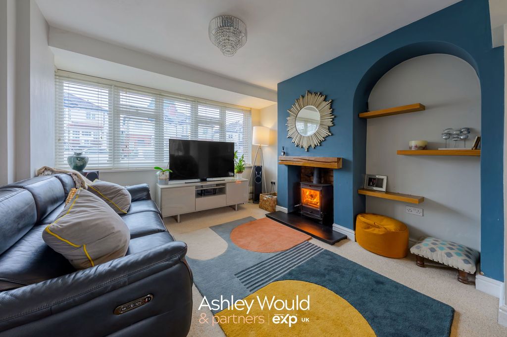 Property photo 2 of 17