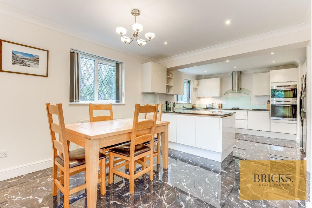 Property photo 2 of 26