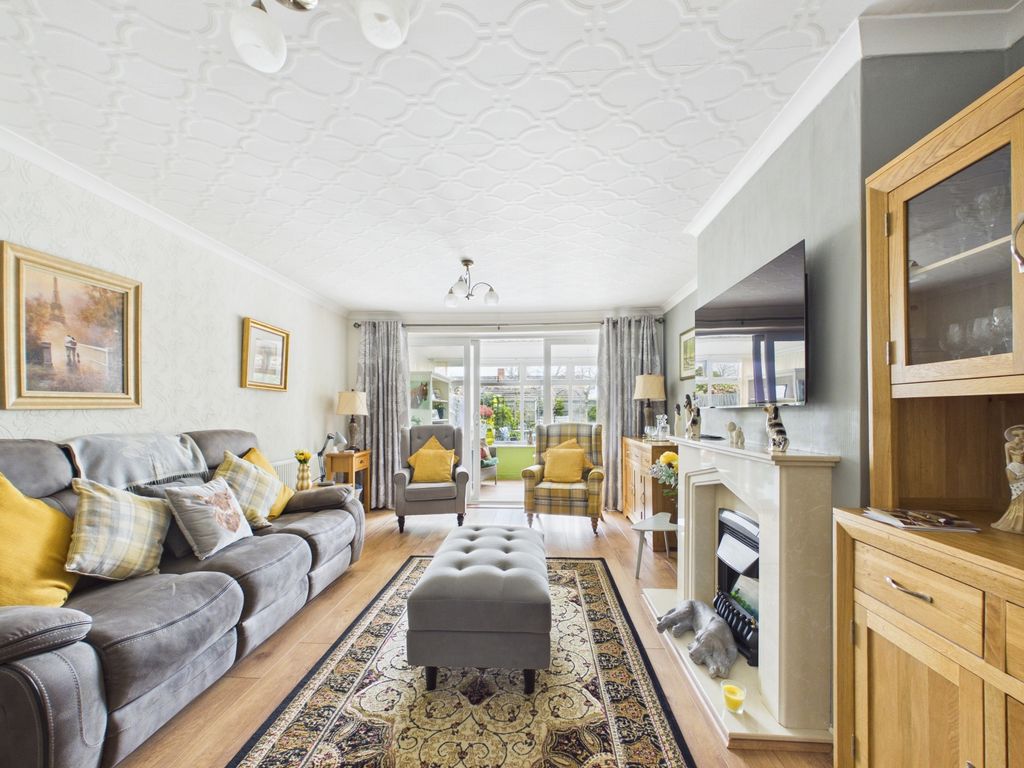 Property photo 2 of 22 Lounge