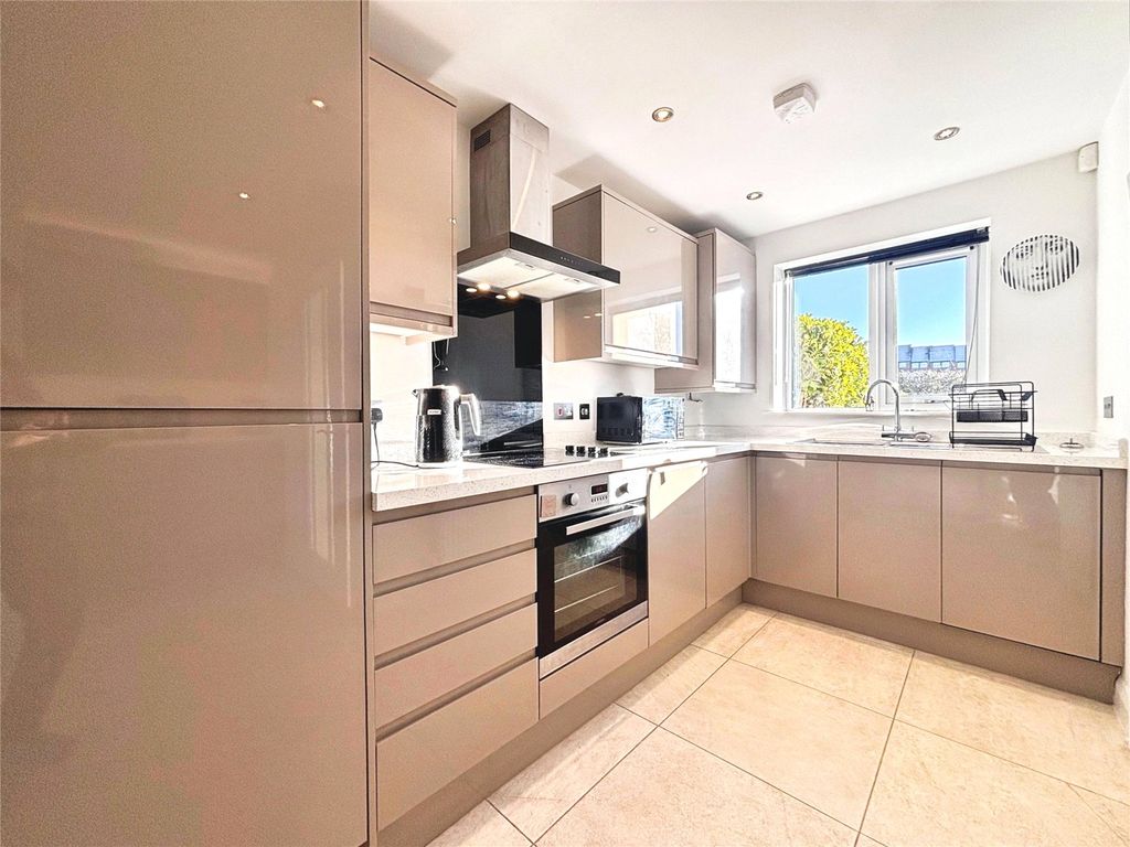 Property photo 3 of 18 Kitchen