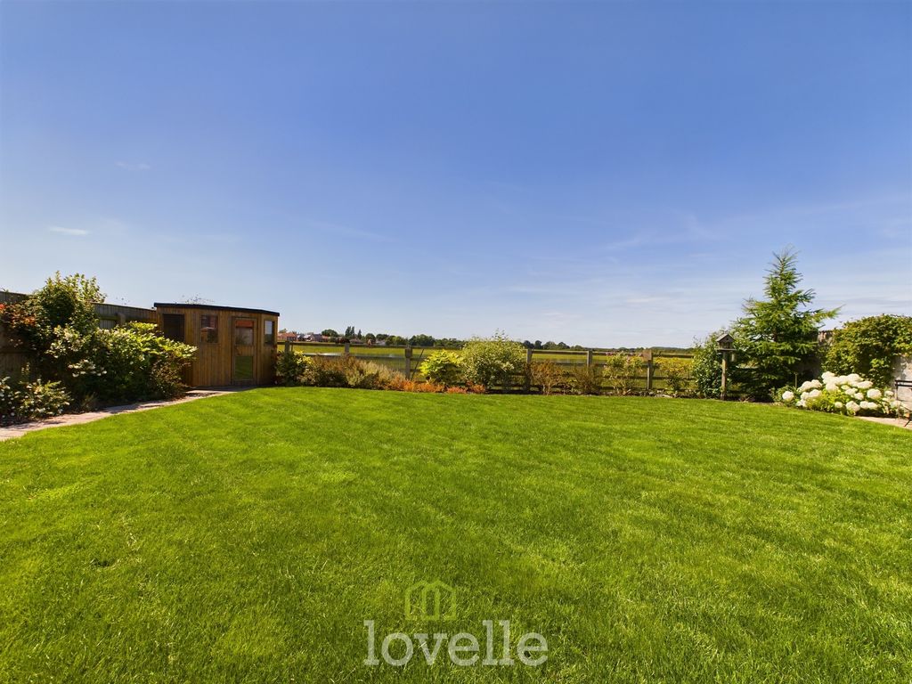 Property photo 2 of 37
