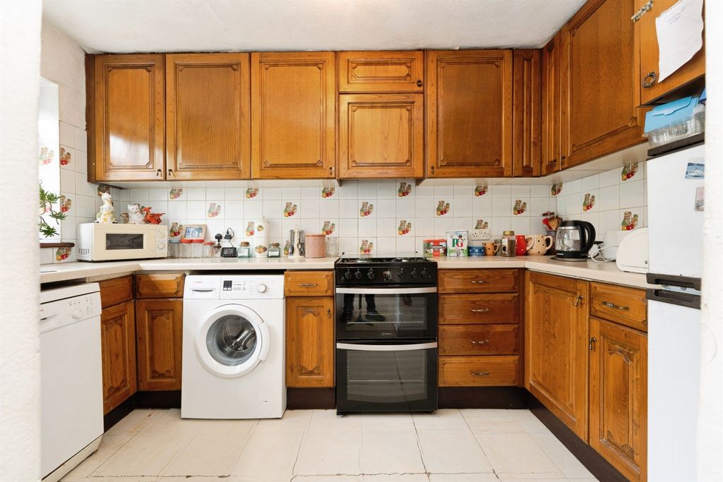 Property photo 3 of 19
