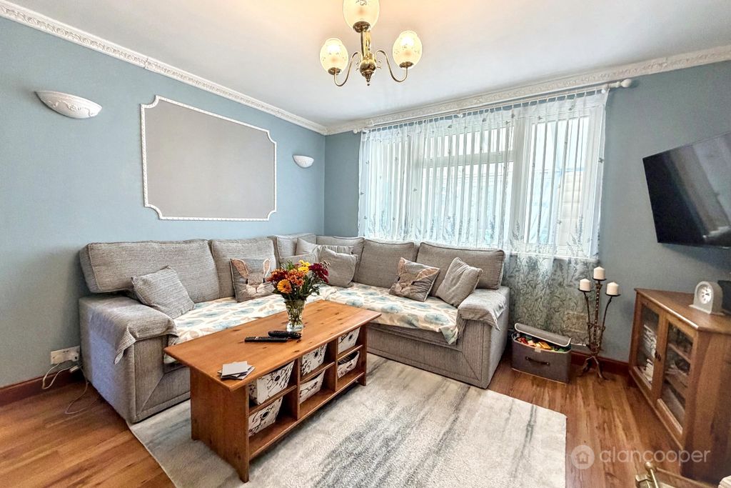 Property photo 3 of 13 5721224
