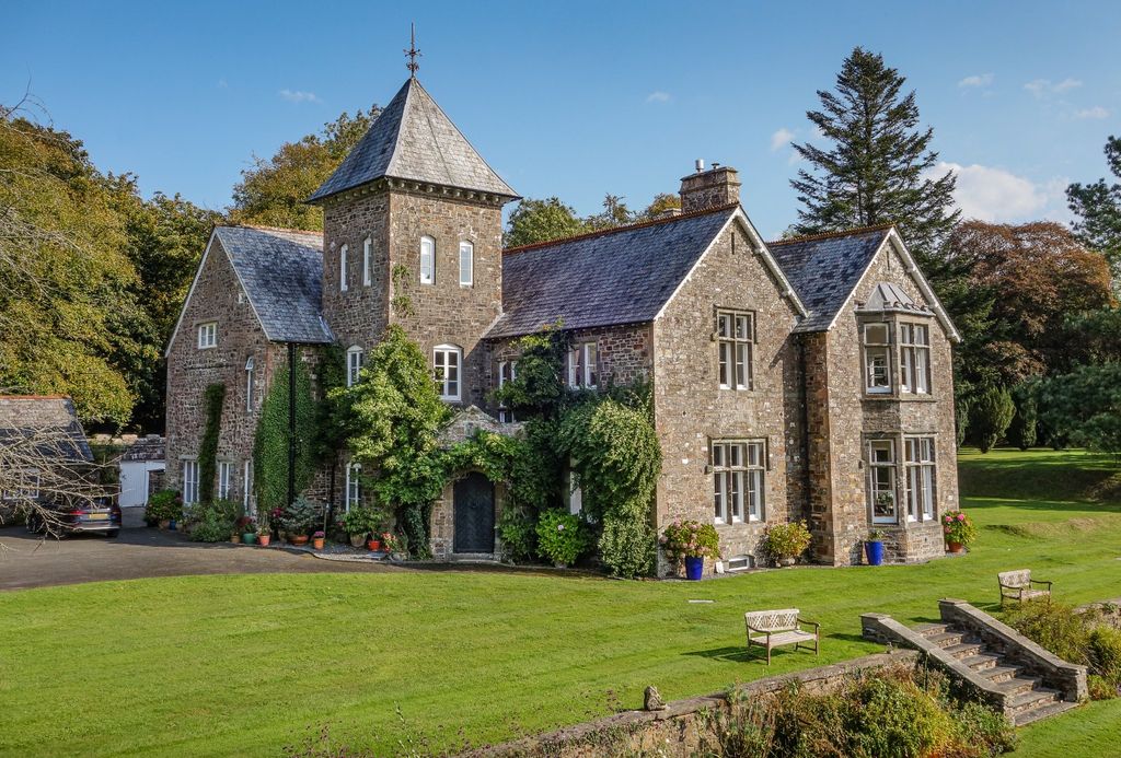 Property photo 3 of 22 Ogbeare Hall