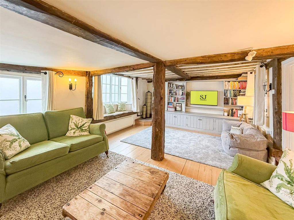 Property photo 2 of 43 Lounge