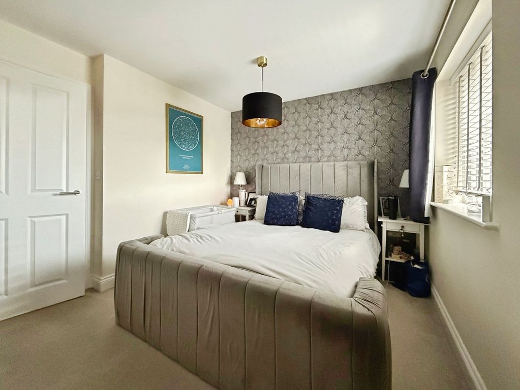 Property photo 3 of 11 Bedroom One