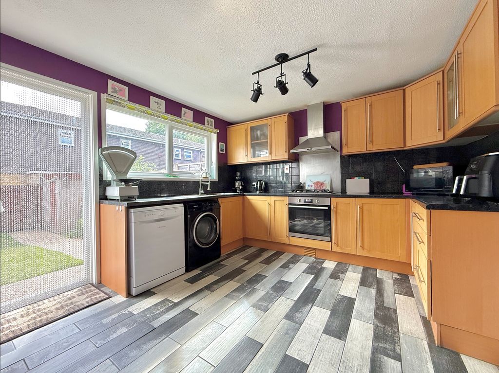 Property photo 3 of 17 Kitchen
