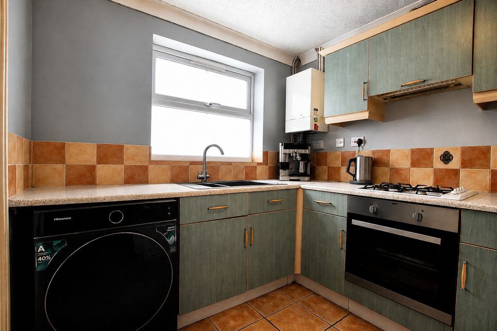 Property photo 2 of 11 5131831