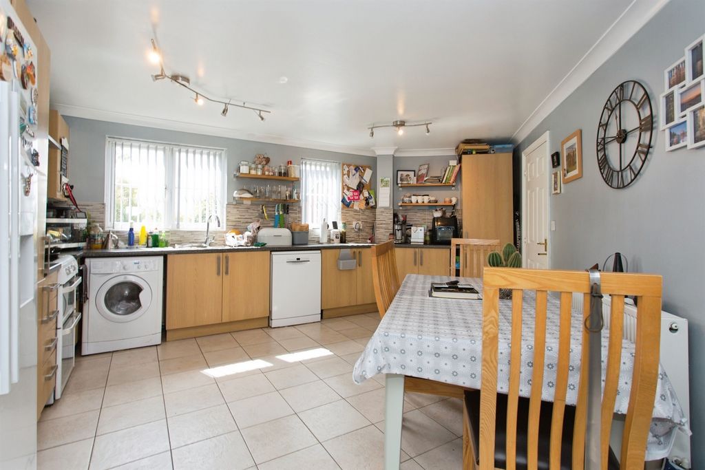 Property photo 3 of 14