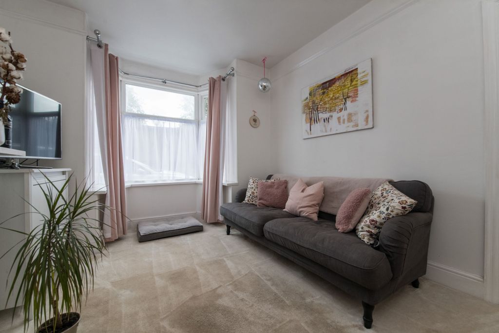 Property photo 3 of 11
