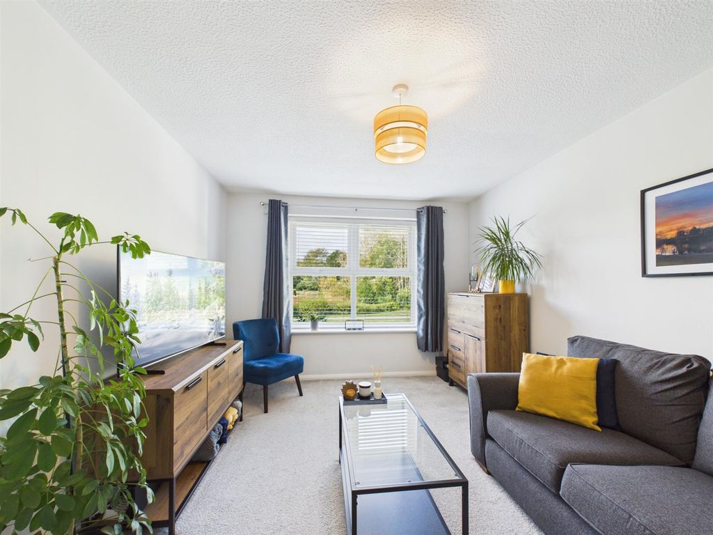 Property photo 3 of 10 Cam03851G0-Pr0056-Still003.Jpg