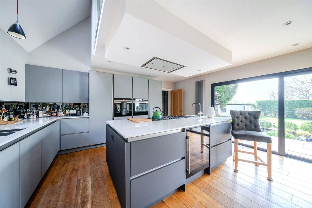 Property photo 3 of 24 Kitchen